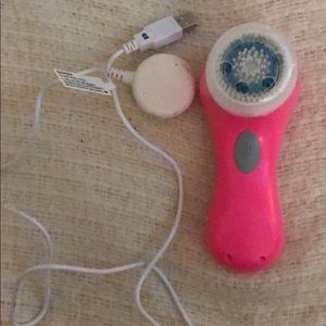 Clarisonic Mia facial cleansing brush